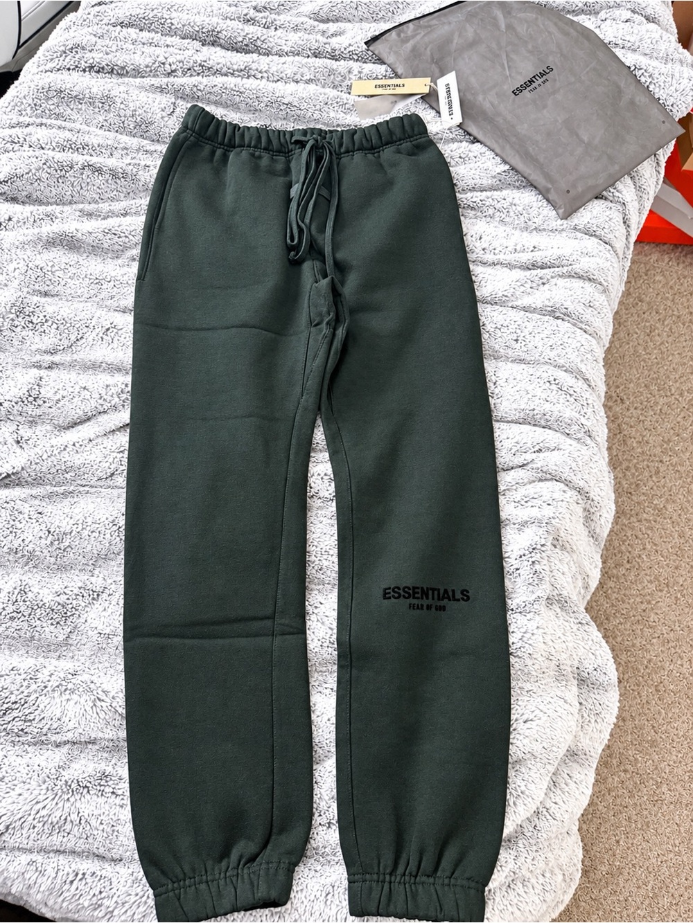 Fear of God ESSENTIALS Men’s black Sweatpants